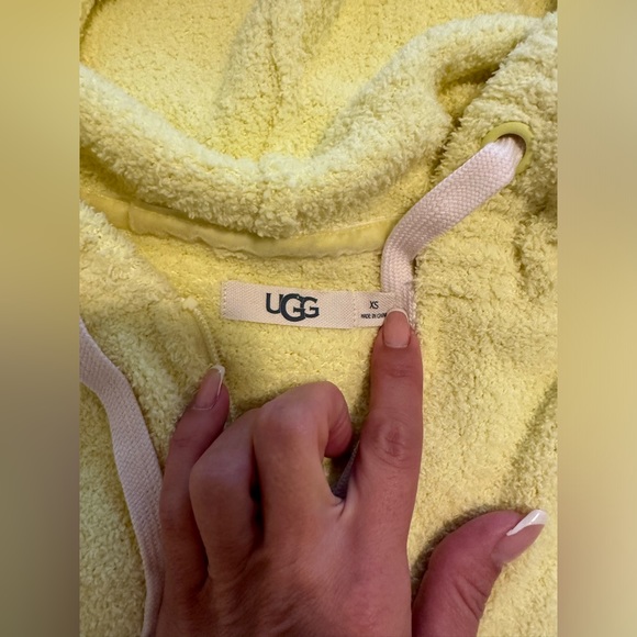 New UGG - Picture 3 of 3